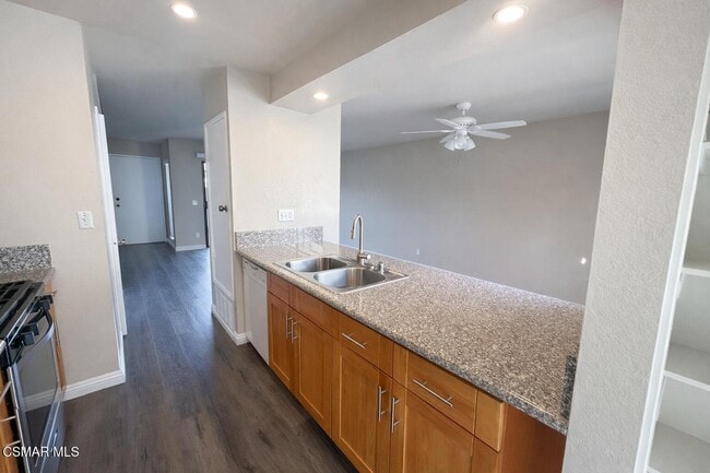 Building Photo - 28825 Conejo View Dr