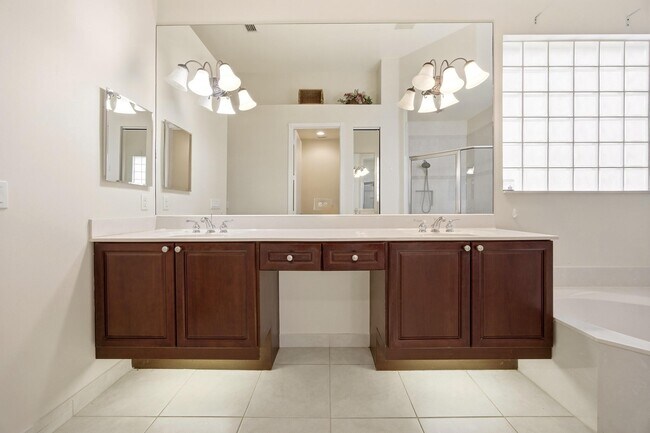 Building Photo - 195 Sedona Way
