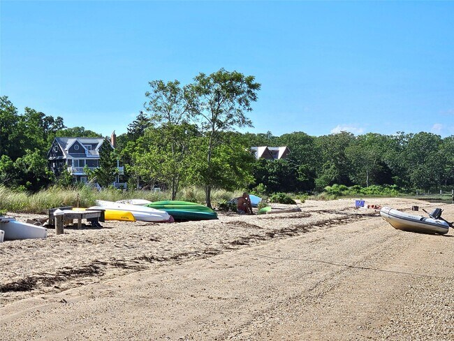 Building Photo - 3650 Bay Shore Rd