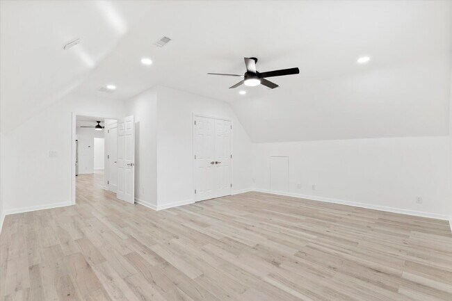 Building Photo - "Spacious 4-Bed Oasis with Guest Suite on Johns Island - Your Dream Home Awaits!"