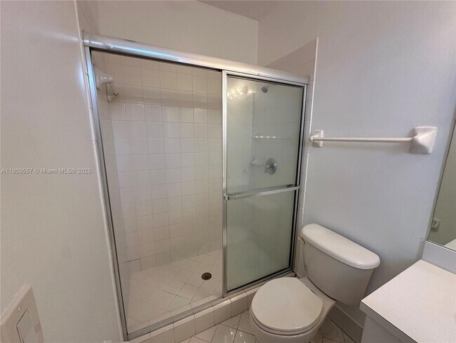 Building Photo - 3370 NE 14th Dr