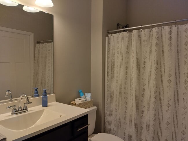 Building Photo - Spacious 2bd/2ba in The Villages at Bartle...