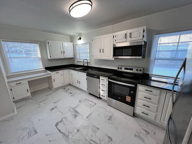 Building Photo - 3-Bedroom Home with Bonus Library/Office Near Local Attractions!