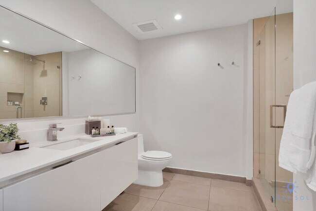 Building Photo - 777 N Ocean Dr
