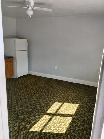 Building Photo - 169 SE Camelot Loop