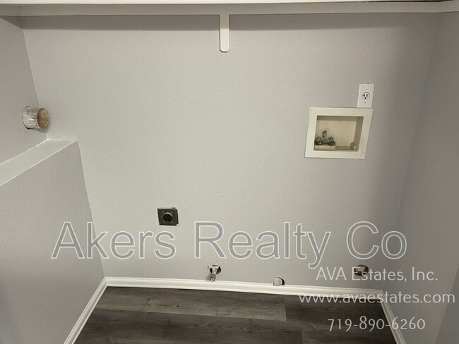 Building Photo - 733 E Laporte Dr