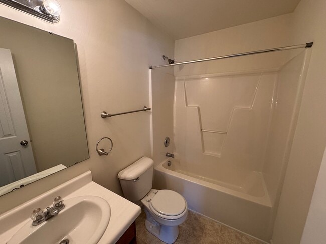 Building Photo - 6644 Sequoia Hills Dr