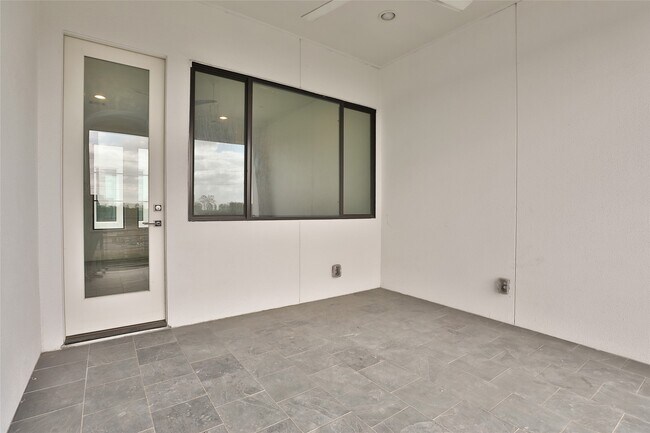 Building Photo - 4527 Graustark St