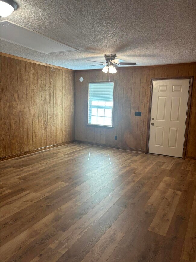 Building Photo - 855 Whatley St