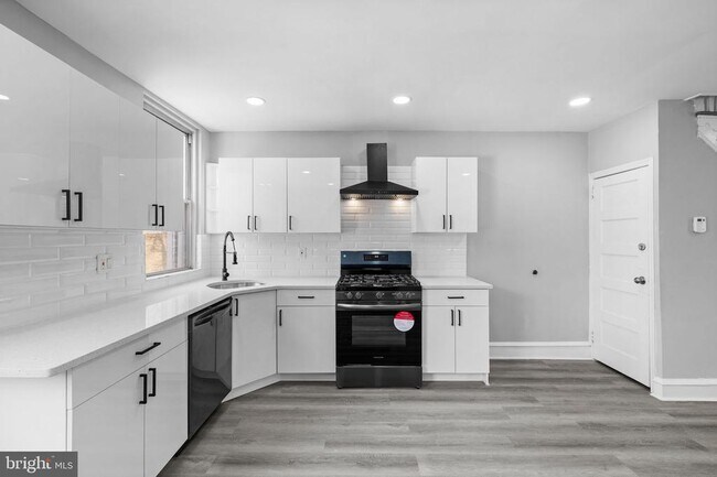 Building Photo - 5517 Ridgewood St
