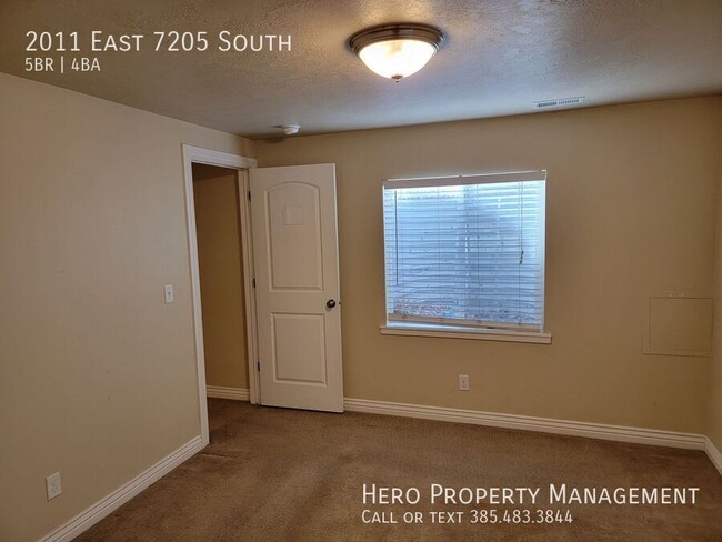 Building Photo - Huge Townhome in coveted East Cottonwood H...