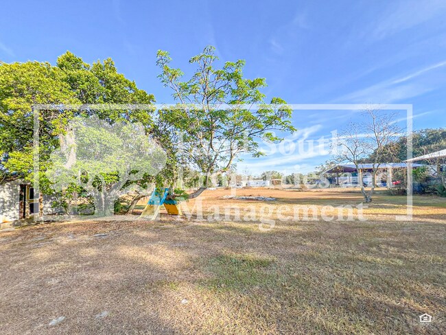 Building Photo - 8916 Beverly Hills Rd