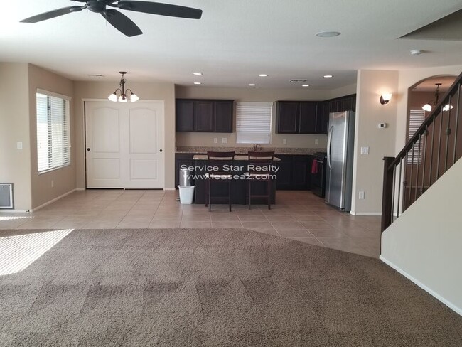 Building Photo - 4195 E Bonanza Rd