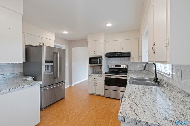 Building Photo - 403 Hillmont Cir NW