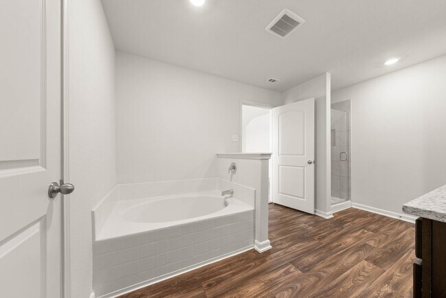 Building Photo - Spacious 4-Bed Home with Island Kitchen & Fenced Yard in Converse – 2,205 Sq Ft!