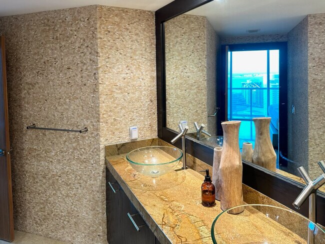 Master Bathroom - 500 Brickell Ave
