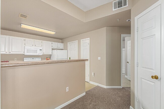 Building Photo - Exquisite 2-bedroom, 2-bathroom condo inParker