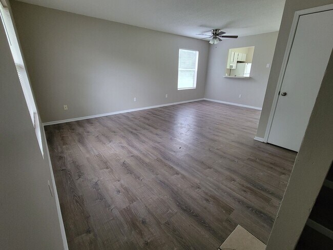 Building Photo - 630-632 W. Country Squire Ct.