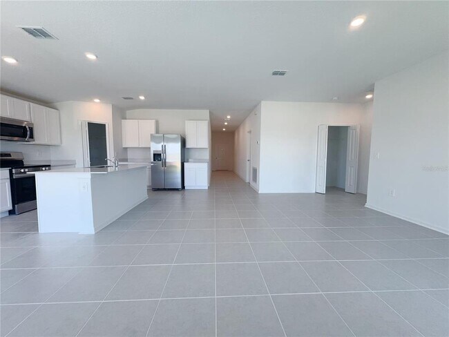 Building Photo - 2362 McKinley Dr