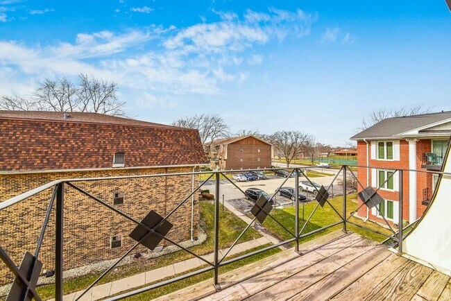 Building Photo - 10308 Circle Dr