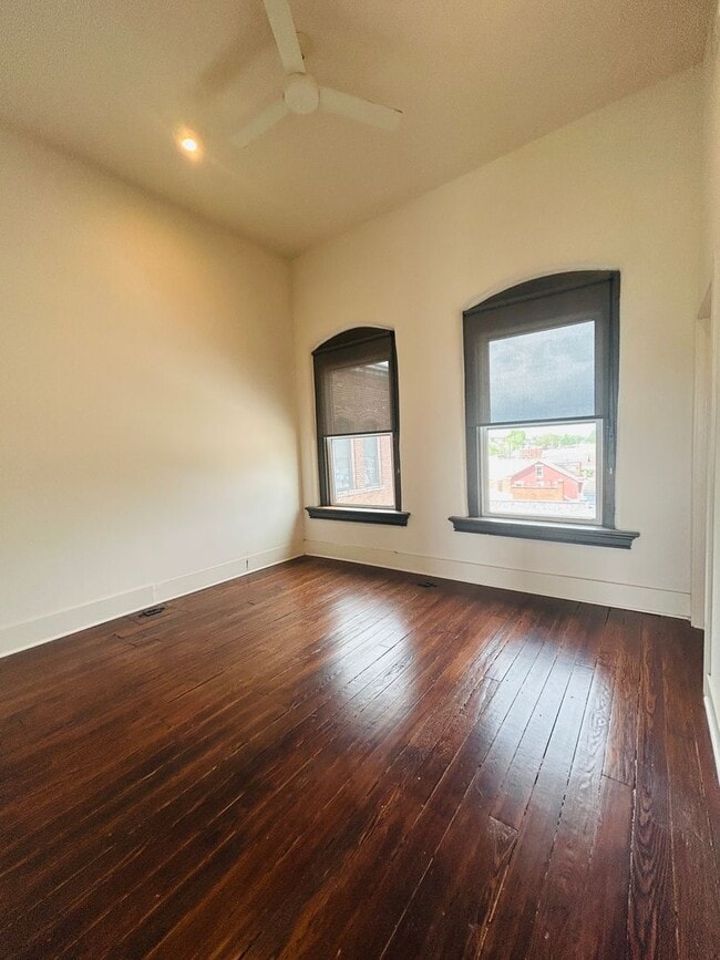 Building Photo - Historic Modern Apartment