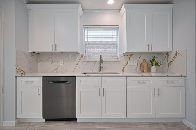 Building Photo - 5914 Clerkenwell Dr