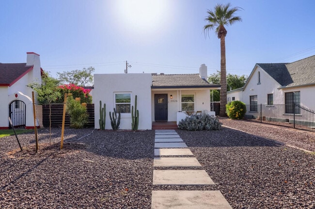 Building Photo - 2026 North 23rd Pl