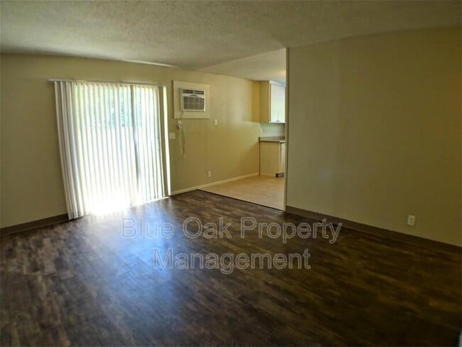 Building Photo - 346 Hickory St