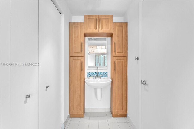 Building Photo - 690 SW 1st Ct