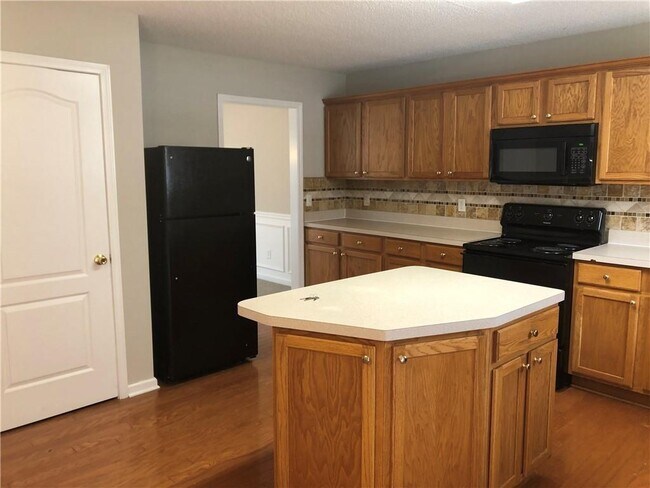 Building Photo - 1909 Hampton Springs Ct SW