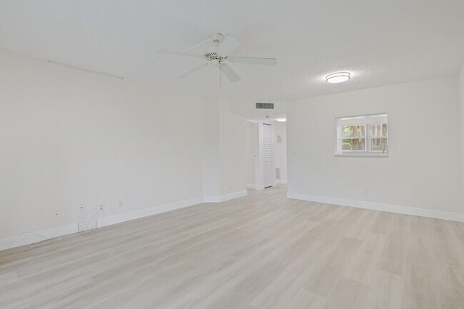 Building Photo - 3595 Birdie Dr