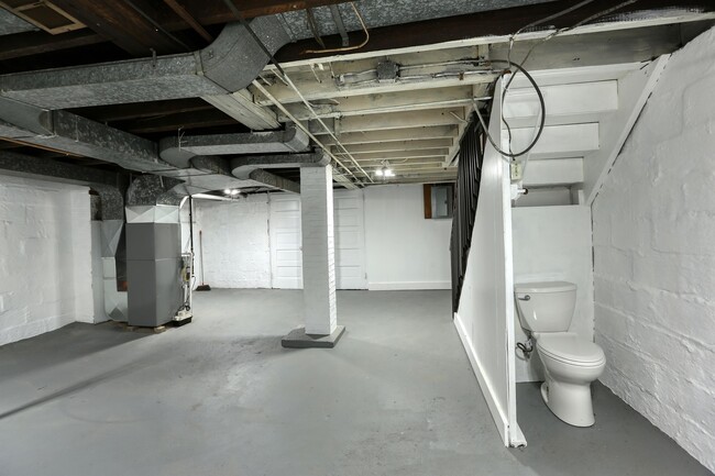 Building Photo - 211 Lenox Ave