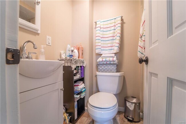 Building Photo - 102 N Helmer Ave