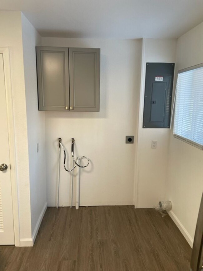 Building Photo - NEWLY REMODELED 3 BEDROOM RANCHER IN STRAT...