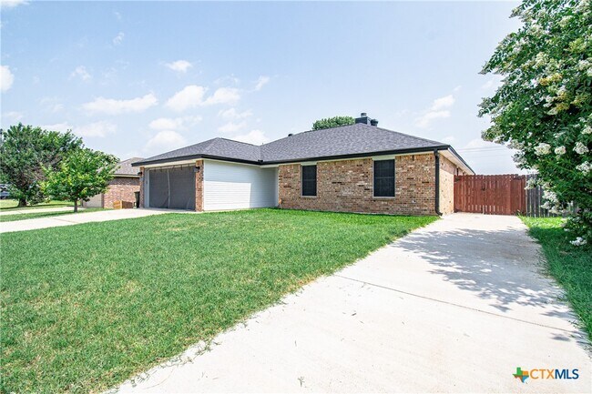 Building Photo - 3309 Lorena Dr