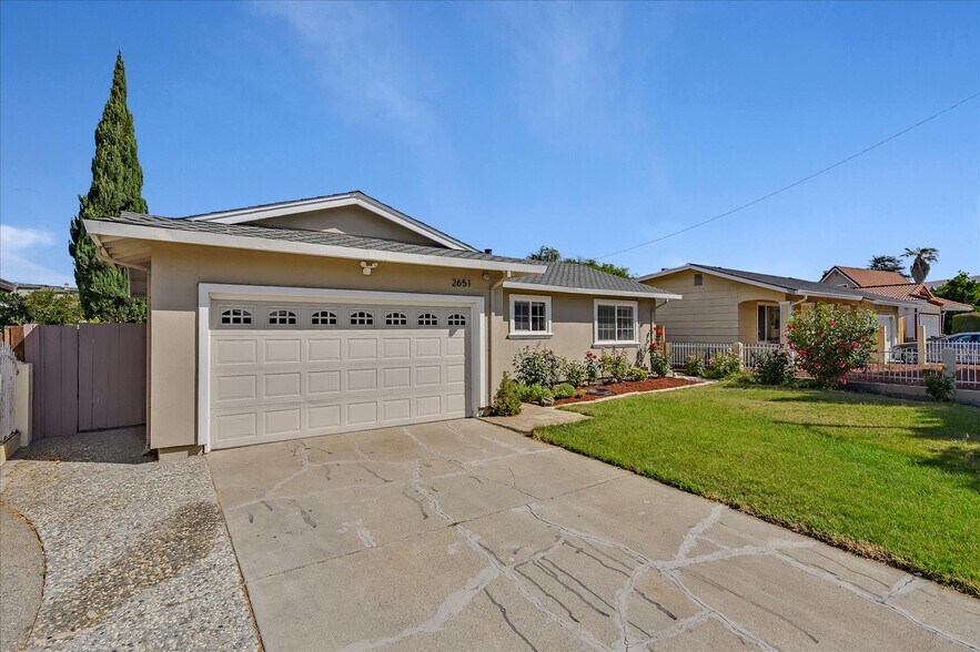 Building Photo - 2651 Poplarwood Way
