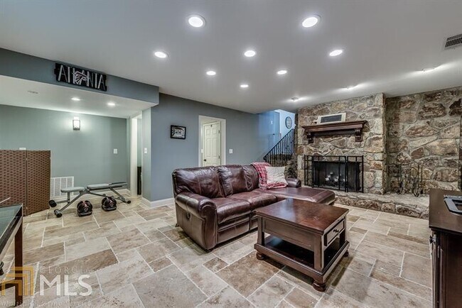 Building Photo - 7585 Spalding Ln