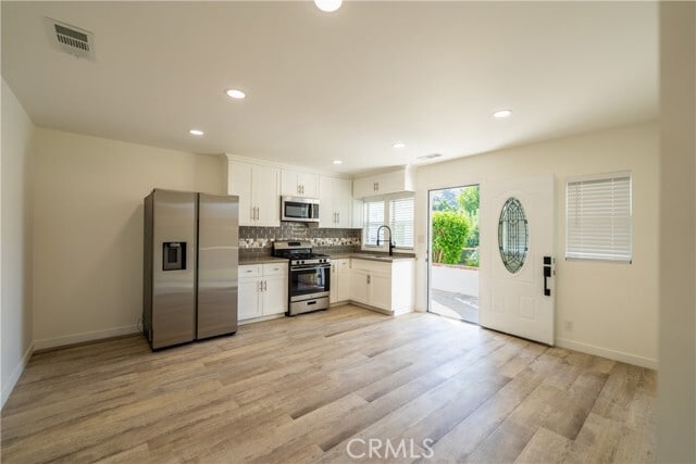 Building Photo - 319 Roads End St