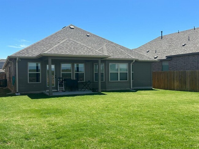 Building Photo - 311 Mangold Dr