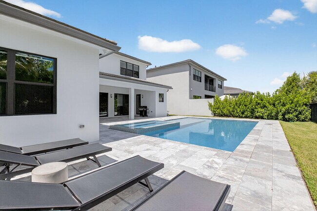 Building Photo - 8521 Ganton Dr