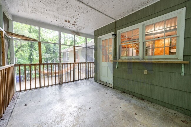 Building Photo - 6-Bedroom Home with Finished Basement. Com...