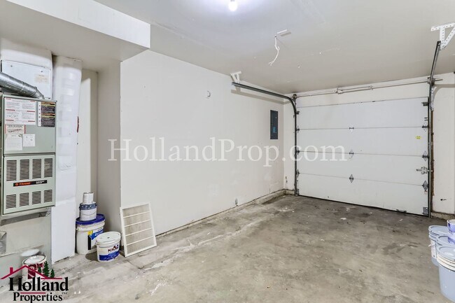 Building Photo - Green 6054-6056 - Hancox