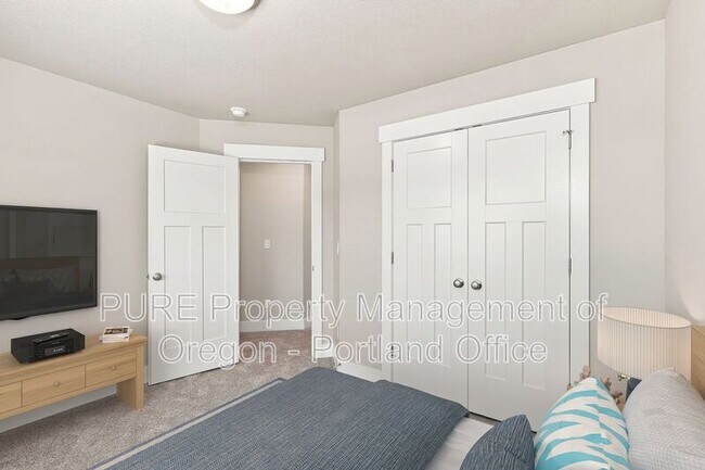 Building Photo - 582 NE Alderwood Dr