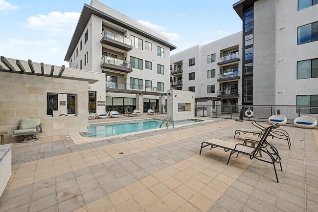 Building Photo - 7300 E Earll Dr