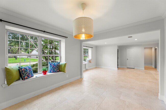 Building Photo - 14115 River Forest Dr