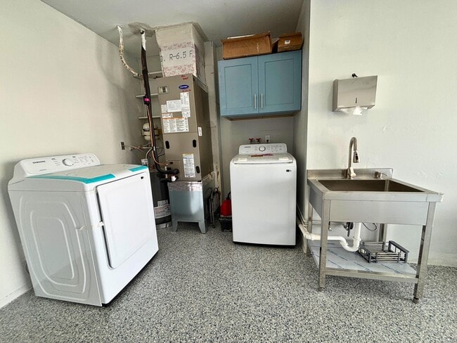 Building Photo - 1307 SW 24th St