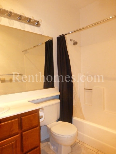 Building Photo - Mission Valley, 2220 Camino De La Reina #213 - Great Location Close to All!