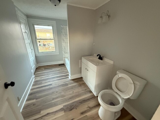 Building Photo - 127 4th St