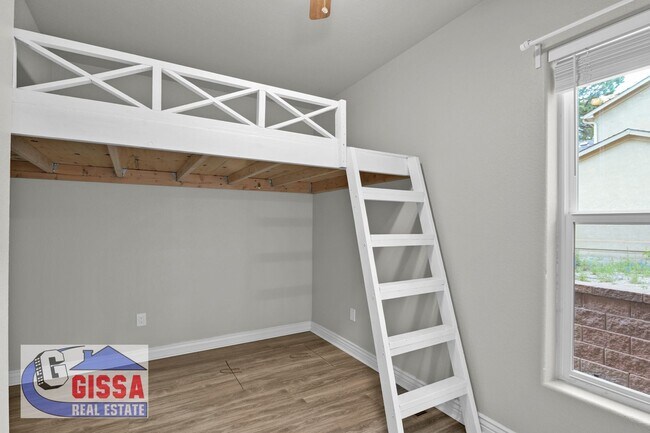 Building Photo - 1043 Longspur Ln