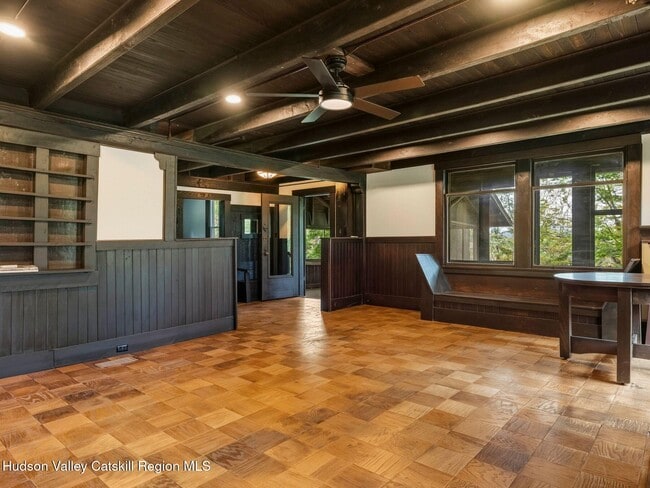 Building Photo - 5 Riverby Ln